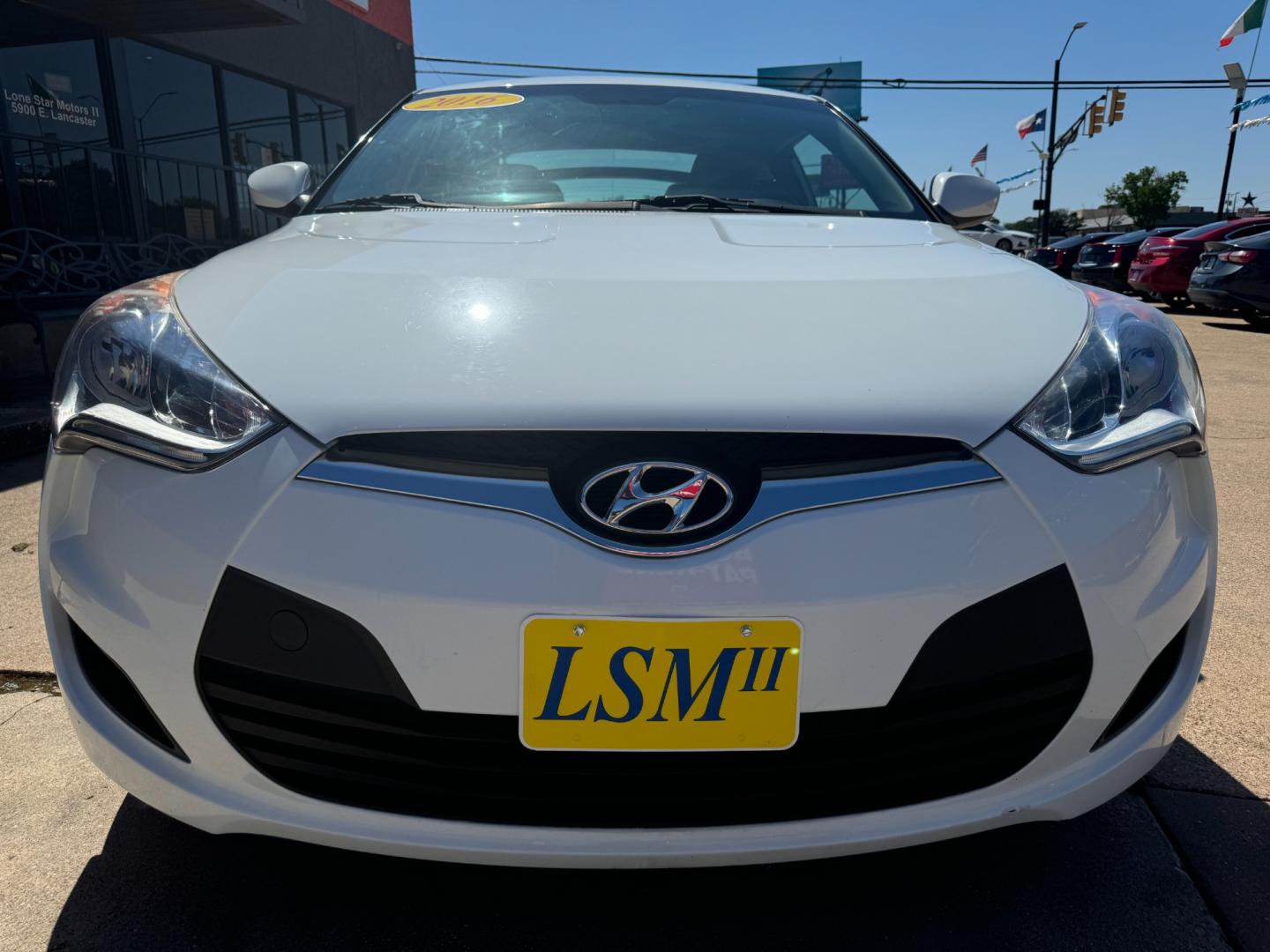 2016 WHITE /Gray HYUNDAI VELOSTER Base 3dr Coupe (KMHTC6AD7GU) with an 1.6L I4 engine, Automatic 6-Speed transmission, located at 5900 E. Lancaster Ave., Fort Worth, TX, 76112, (817) 457-5456, 0.000000, 0.000000 - This is a 2016 Hyundai Veloster Base 3dr Coupe that is in excellent condition. There are no dents or scratches. The interior is clean with no rips or tears or stains. All power windows, door locks and seats. Ice cold AC for those hot Texas summer days. It is equipped with a CD player, AM/FM radio, A - Photo#2